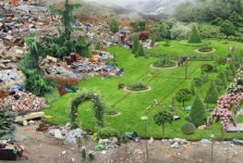 일일이 오리고 붙여 풍경처럼 복잡한 인간 내면을 담다