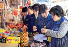 [주말 인사이드] 쫀디기·꿀맛나 “우리가 4대악이라고?”… ‘문방구 과자’ 눈물의 폐업