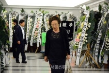 [포토] 故김종학 PD 빈소 방문한 배우 나문희