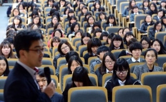 고교 찾아가 채용 설명회… 학교서는 ‘공직 특별반’