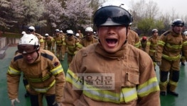 [이종원 선임기자의 카메라 산책] 새내기 소방관들 훈련장