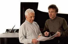 네 개의 손, 건반을 장악하다