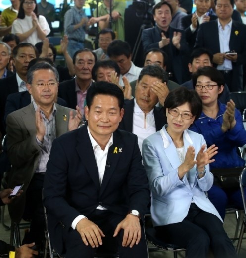 유정복 인천시장, 국민 대통합 다짐…대권 도전 선언 현충원서 공식화