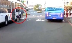 무단횡단중 버스에 치일뻔한 여학생 반응이…