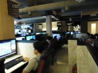 아이센스 PC방, 매출 올리는 ‘블루오션 책상’으로 차별화