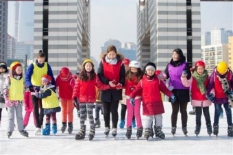몽골 어린이들에게  스케이팅 체험 선물