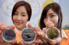 한국은행 광복 70주년 기념 주화 공개