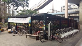 폐자전거에 점령당한 자전거 주차장