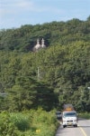 [서동철 기자의 문화유산 이야기] 파주 용미리 석불입상