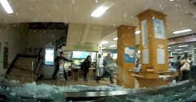 ‘민원실 쑥대밭’…부산동래구청 승용차 돌진 블랙박스 영상