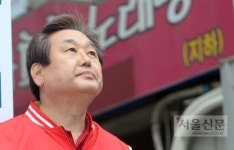 [서울포토] 경남 김해 외동전통시장 찾은 김무성 대표