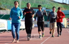 59.5km 산길을 12시간 달린다… 짜릿한 개고생이다