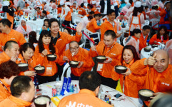 숫자로 보는 유커 4000명 한강 삼계탕 파티…총 경제효과는 얼마나?