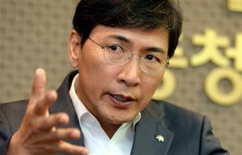 안희정 “대권 도전 여부 올 연말 결정”