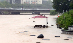 [대전날씨] 시간당 30㎜ 안팎 장대비…만년교 일대 홍수주의보