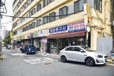 [건축가 황두진의 무지개떡 건축을 찾아서] <8>‘거리형 아파트’ 미동 아파트