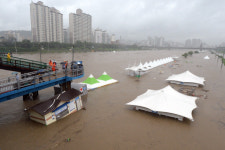 [서울포토] 물에 잠긴 중랑천