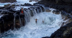 하와이 ‘여왕의 목욕탕’서 파도에 휩쓸려 간 세 남성의 운명