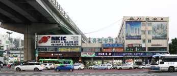 [건축가 황두진의 무지개떡 건축을 찾아서] <10> 거대 주상복합의 효시 유진상가