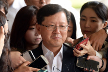 ‘특별수사팀 구성’ 윤갑근 특별수사팀장, 서울중앙지방검찰청 출근