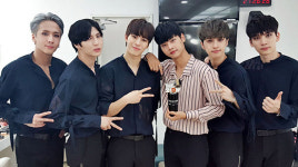 빅스 ‘더쇼’서 신곡 ‘Fantasy’로 1위 “별빛요원들 고맙습니다”