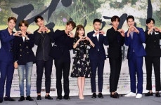 ‘달의 연인 보보경심 려’ 아이유, 꽃미남군단 속 홍일점 “은혜로운 포토존”