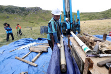 한라산 정상부 첫 시추 착수… 출생의 비밀 푼다