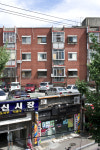 [건축가 황두진의 무지개떡 건축을 찾아서] 1층은 시장 2층 주차장… 여왕벌 같은 Y자 아파트