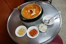 [김석동의 한끼 식사 행복] 해외에서 가장 그리운 메뉴 ‘김치찌개’