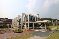 [김남경의 예술마을 기행] 퇴색한 유원지에 화사한 공공예술