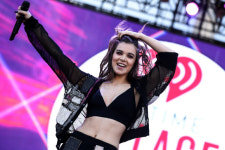 [포토] “오늘은 배우 아닌 가수”…무대 즐기는 헤일리 스테인펠드