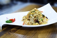 [모델 박둘선의 영화 음식 이야기] 불맛 품은 해산물 탱탱한 쌀국수와 알싸한 만남