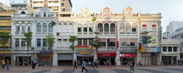 [건축가 황두진의 무지개떡 건축을 찾아서] 벽돌로 쌓은 도시… 다른 듯 닮은 어울림