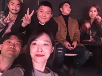 설리최자 “우리도 포토타임” 아이유 콘서트 인증샷 ‘애정전선 이상無’