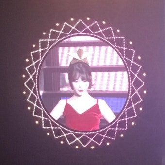 설리최자 “우리도 포토타임” 아이유 콘서트 인증샷 ‘애정전선 이상無’