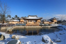 [명인·명물을 찾아서] 태양광 기와·내진 설계… 현대기술로 지은 강릉 한옥의 美