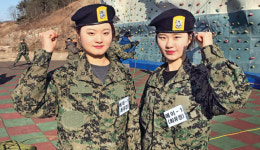 “공수훈련, 할 수 있다!” 여군 꿈꾸는 쌍둥이