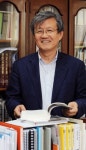 두 노학자, 식민사관에 ‘폭탄’ 던지다