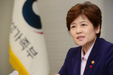 “사안·관점따라 도전받는 ‘여성 리더십’ 아쉽다”