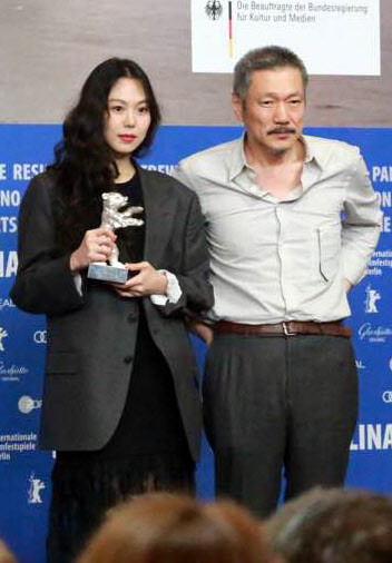 홍상수 감독 작품 그 자연이 네게 뭐라고 하니 베를린영화제 초대, 김민희 임신 소식 기대