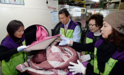 “겨우내 묵었던 어르신 이불, 무료세탁 해드려요”