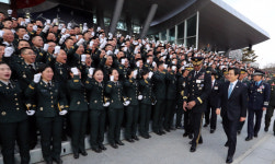 쌍둥이 두 쌍·육해공 3부자·독립유공자 후손… 신임 장교 합동임관식 “충성”