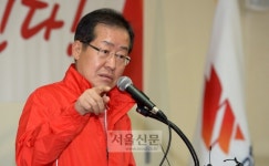 [서울포토] 인사말하는 홍준표 자유한국당 대선후보