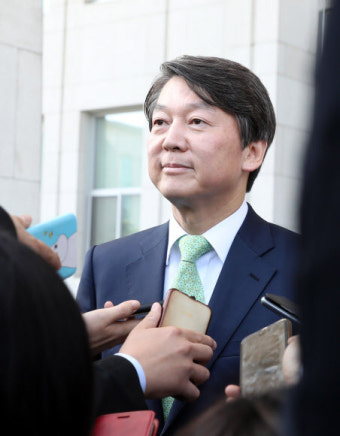 안철수, 후보 등록시 의원직 사퇴…문재인·홍준표와 차별화 의도