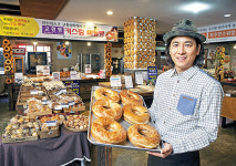 ‘교황빵 키스링’  헤이리마을서 마주하다