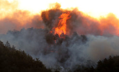 강릉 성산면 산불 재발화…불 다 꺼진줄 알았던 주민들 ‘조마조마’