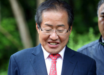 홍준표, 고향 방문…“이번에 안 돼도 힘내세요” 격려에 하는 말이