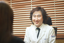 [인터뷰 플러스] 세계적 성형 트렌드는 외형 전체 갸름한 ‘라인 성형’