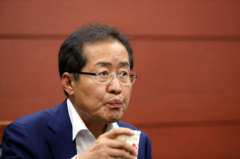 홍준표 “바른정당 합류 타진설은 거짓말”