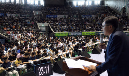 [서울포토] 2018 대입 수시지원전략 설명회, 잠실학생체육관 가득 메운 인파